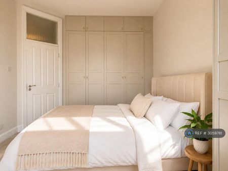 1 bedroom in a flat share to rent - Photo 2