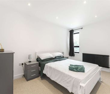 Recently built four bedroom family house in a great location. - Photo 4