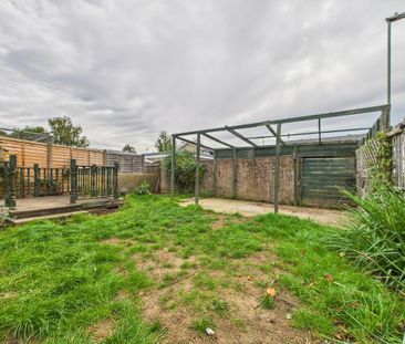 3 bedroom end of terrace house to rent - Photo 2