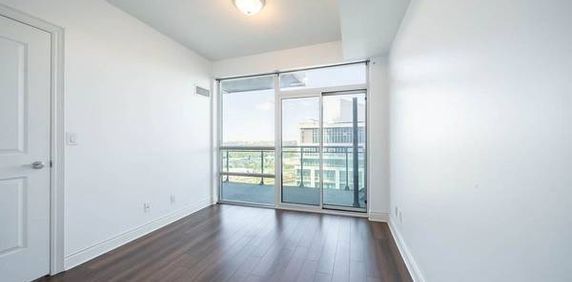 Lake Shore / Park Lawn Bright +Spacious 1Bdrm +Den 1Locker 1Parking - Photo 2