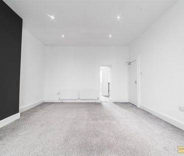 Ground Floor Flat, Railway Road, Darwen BB3 2RJ - Photo 3