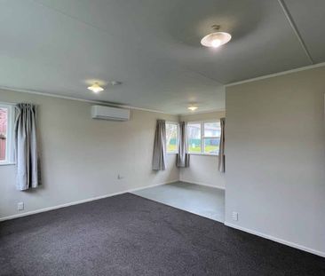 3 Bedrooms Timberlea - Photo 3