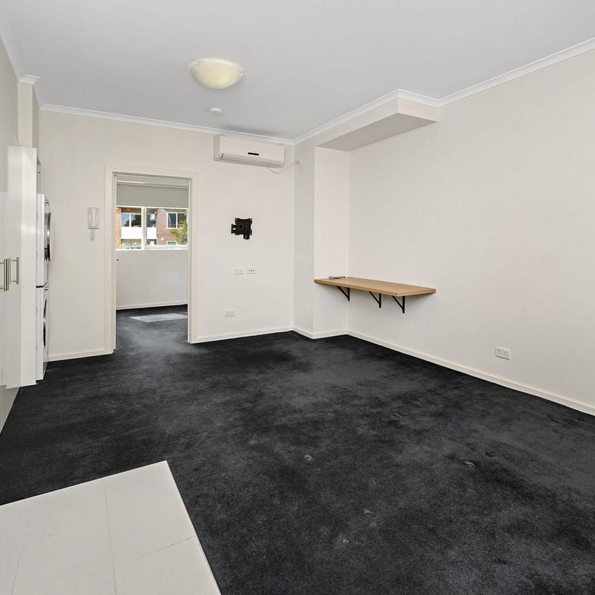 Please contact Molly Rogerson to arrange an inspection; SandringhamPM2@hodges.com.au - Photo 1