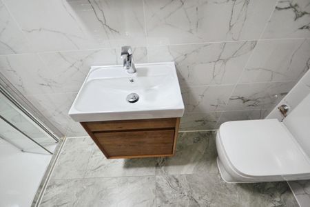 2 bedroom Flat To Let - Photo 3