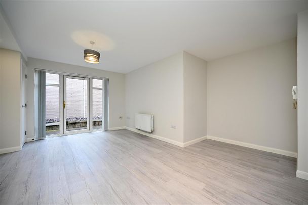 Apt 10, 39A Dundela Crescent, Belfast, BT4 3BN - Photo 1