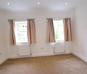 2 bedroom end of terrace house to rent - Photo 2
