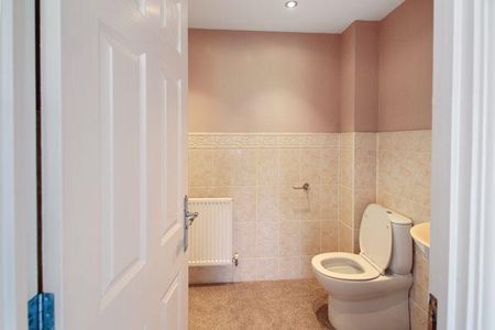 4 bedroom end of terrace house to rent - Photo 4