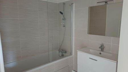 location Appartement T3 DE 100.12m² À BUSSY SAINT GEORGES - Photo 4