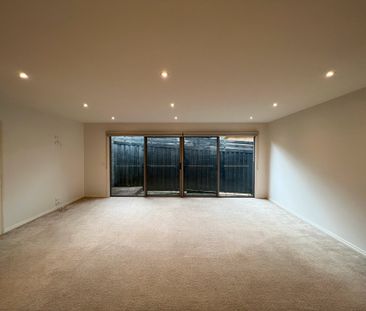 MODERN LIVING IN THE HEART OF MONTROSE - Photo 3