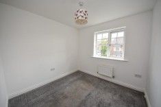 4 bed House - Detached for Rent - Photo 1