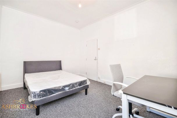 3 Bedroom Terraced - Photo 1