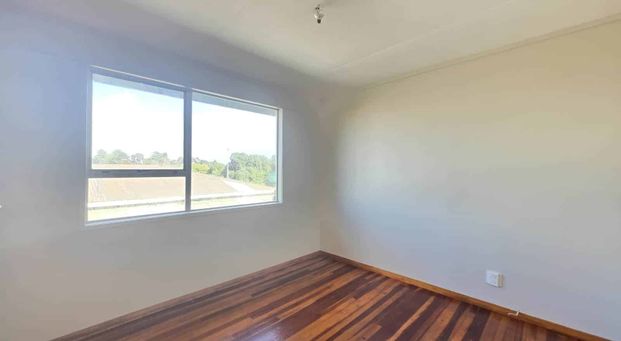 Spacious & Pet-Friendly 4-Bedroom Home - Photo 1