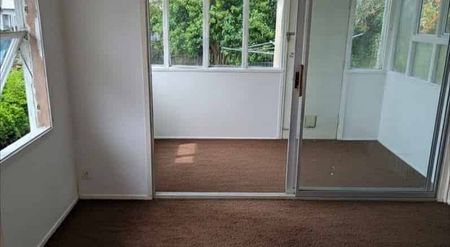 Lovely solid 2 bedroom home - Photo 3