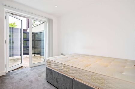 Two bedroom apartment just a short walk from Old Street station and Regents Canal in N1. - Photo 5