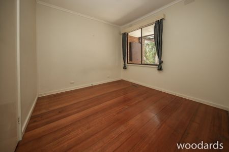 Cosy 2 bedroom unit in Glen Iris - Photo 3