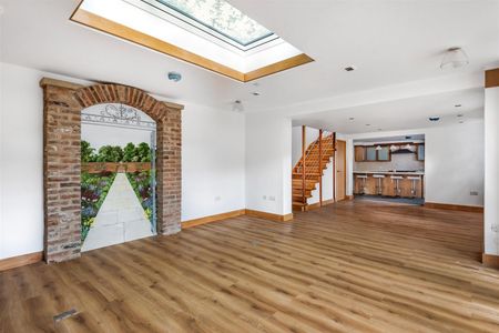 3 bedroom House To Let - Photo 2