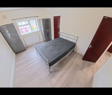 4 Bed Semi-Detached House, Christchurch Avenue, HA0 - Photo 3