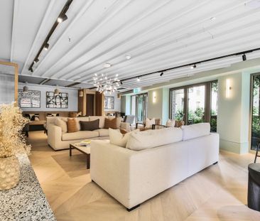 Live at Embassy Boulevard by Moda: spacious, fully furnished 2-bedroom apartments with exceptional resident amenities, flexible living spaces and a vibrant community in the heart of Nine Elms. - Photo 4