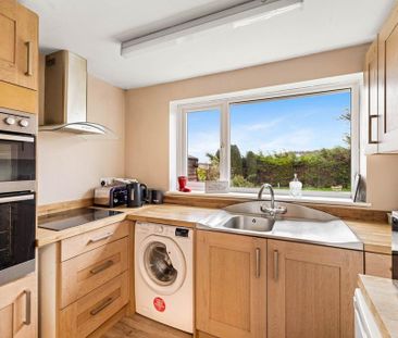 2 bedroom semi-detached bungalow to rent - Photo 3