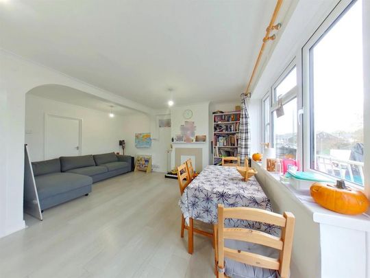 3 bedroom flat to rent - Photo 1