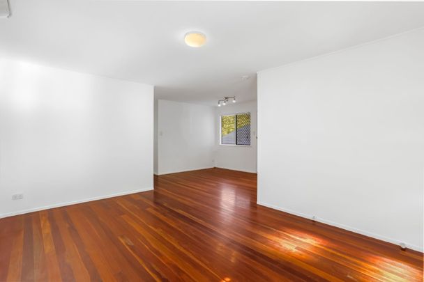 Charming 3-Bedroom Home in Quiet Holland Park West Street - Photo 1