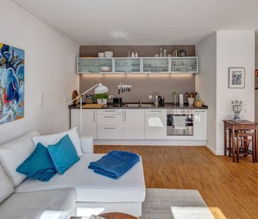 Bright furnished 2-room apartment with balcony for rent - Photo 1