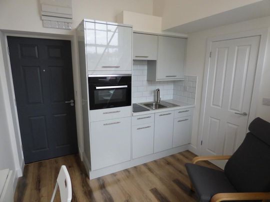 Studio to rent - Photo 1