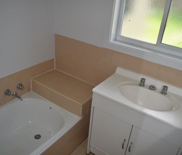 4 Collins Street, Heidelberg Heights - Photo 1