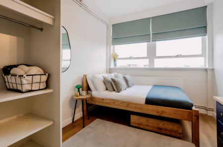 4 Bedroom 1 Bathroom - Flat 11 - Photo 4