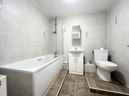 2 Bedroom Flat - Above Shop To Let - Photo 2