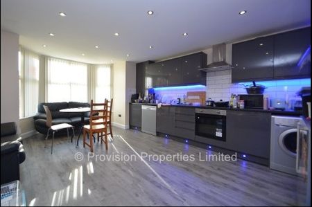 4 Bedroom Flats in Leeds - Photo 2