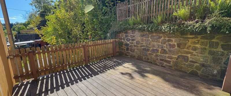 Schicke 3-Raum-Wohnung mit großer Terrasse im Zentrum von Schwarzenberg - Photo 1