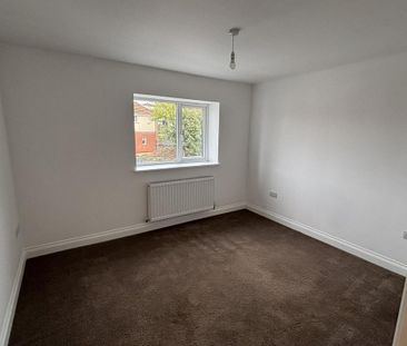 3 bedroom flat to rent - Photo 4