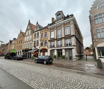 DUPLEX APPARTEMENT MET 3 SLAAPKAMERS OP DE GROTE MARKT VAN IEPER - Photo 1