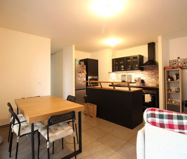 Villeurbanne GRATTE CIEL - T3 avec balcon et garage - Photo 5