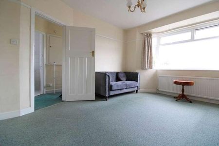 Strafford Gate, Potters, EN6 - Photo 2