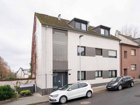 Direkt am Schmölderpark: Schickes DG-Appartement mit Einbauküche! - Photo 1