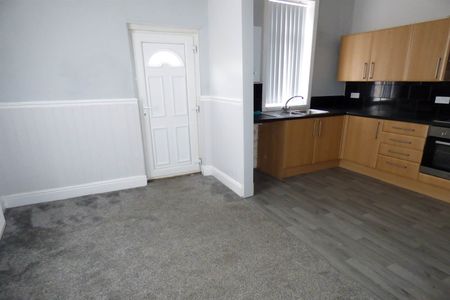 2 bed end of terrace house to rent in Tyndal Gardens, Dunston, NE11 - Photo 3