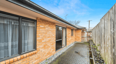 Handy To Hospital - Photo 3