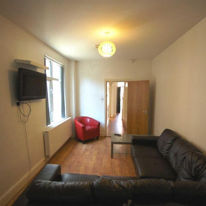 5 bedroom private hall to rent - Photo 1