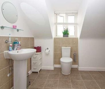 Old Stratford - A Quality Bedroom Townhouse Style Home, MK19 - Photo 2