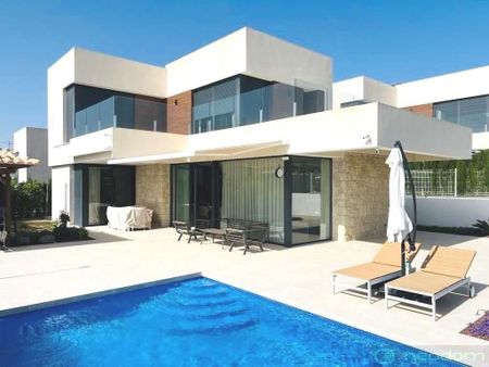 4 bedroom luxury Villa for rent in Alicante, Spain - Photo 5