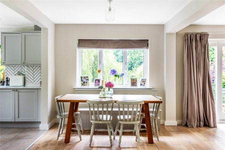 5 bedroom detached house to rent - Photo 2