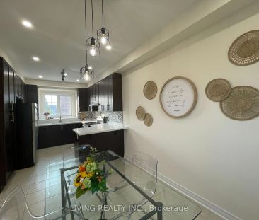 Condo Townhouse For Lease | N9255946 - Photo 3