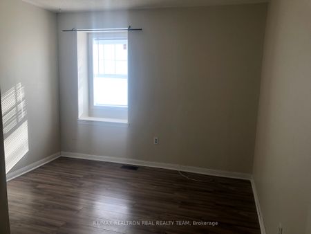 Townhouse For Lease | E8145786 - Photo 2