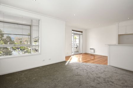 8/2 Graham Street, Port Melbourne - Photo 5