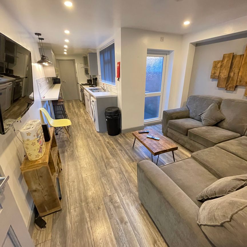 St. Margaret Road Room 5 - Photo 1