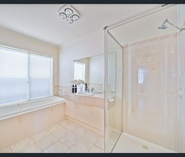 Beautiful Family Home in Quiet Court Location - Photo 6