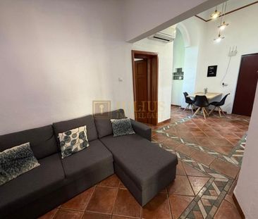 Cladire Istorica - Piata Unirii| 2 dormitoare| tavane inalte| apart... - Photo 1
