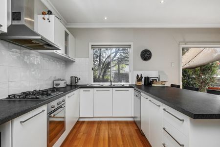 Three bedroom home in a great location - Photo 4